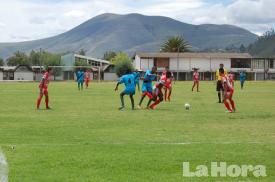 PARTIDO. La fecha 11 del torneo de segunda categoría se cumplió en el estadio de la Unidad Educativa Teodoro Gómez de la Torre.
